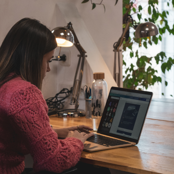 Gestion professionnelle des réseaux sociaux par Gattaca Studio, agence de communication au Havre, Normandie, spécialisée en community management et création de contenu engageant.